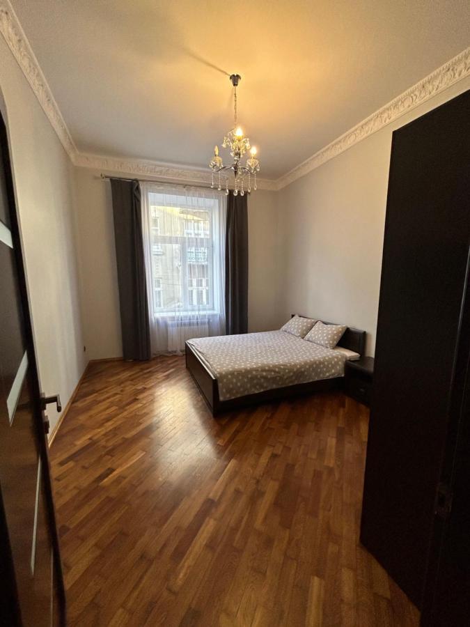 Apartment On Centre Lviv Extérieur photo