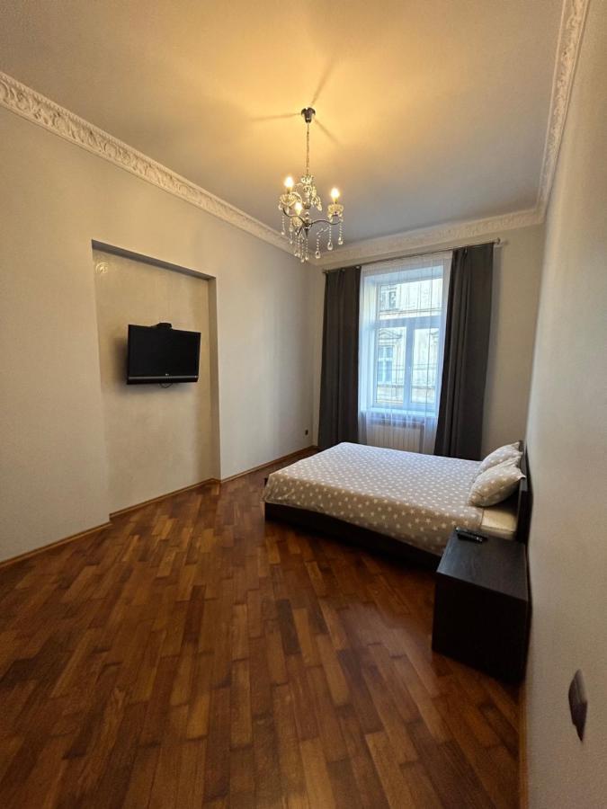 Apartment On Centre Lviv Extérieur photo